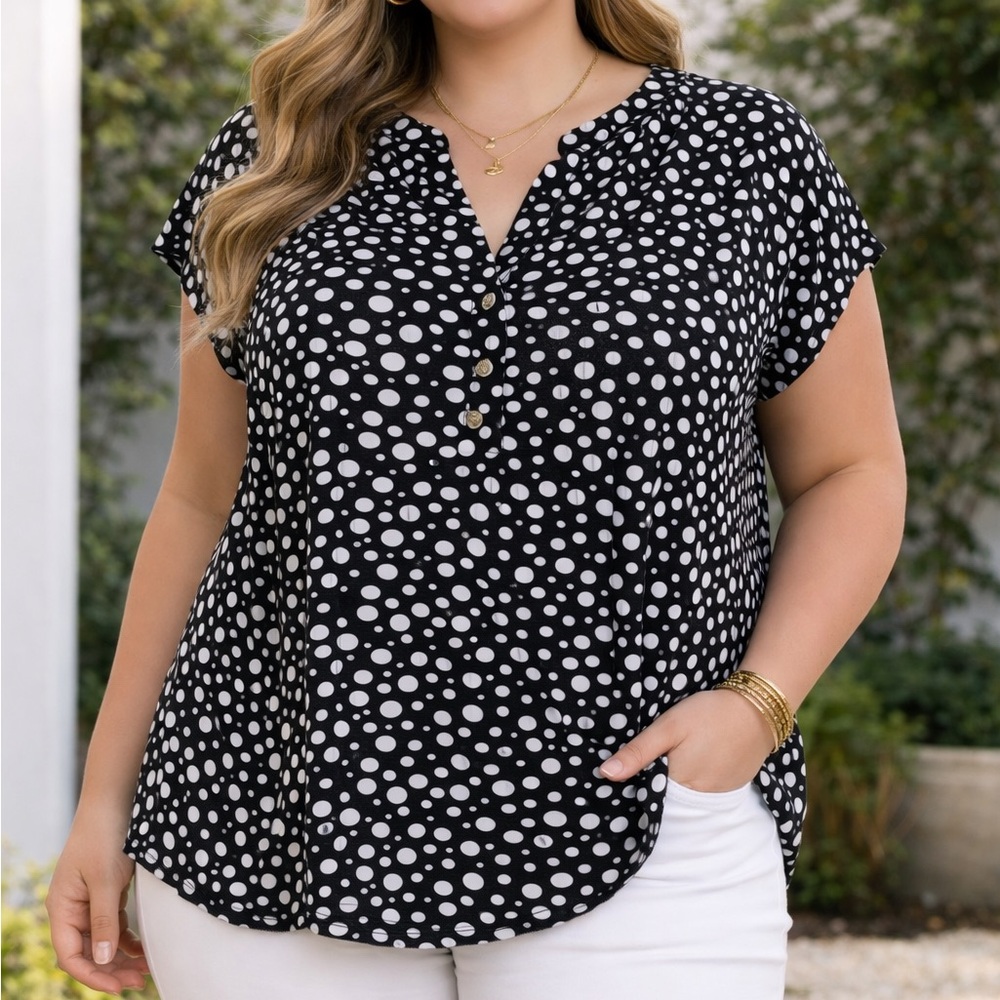 NWT Cocomo Plus Size 2X Black White Pintuck  1/2 Button Stretch Blouse Top